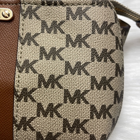 Michael Kors belt bag - Picture 4 of 12